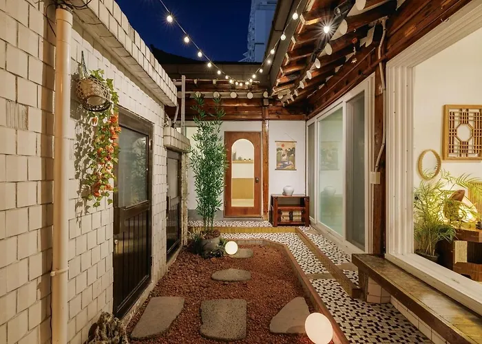 Daire Hanok Private House With Frond Yard Seul